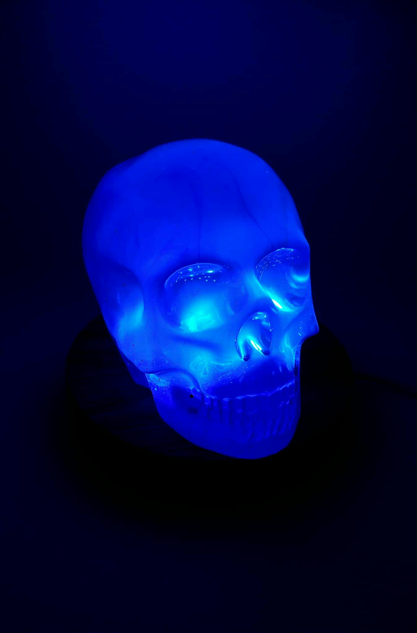 ✨ Tête de Mort en Résine Époxy avec Lumière LED ✨
