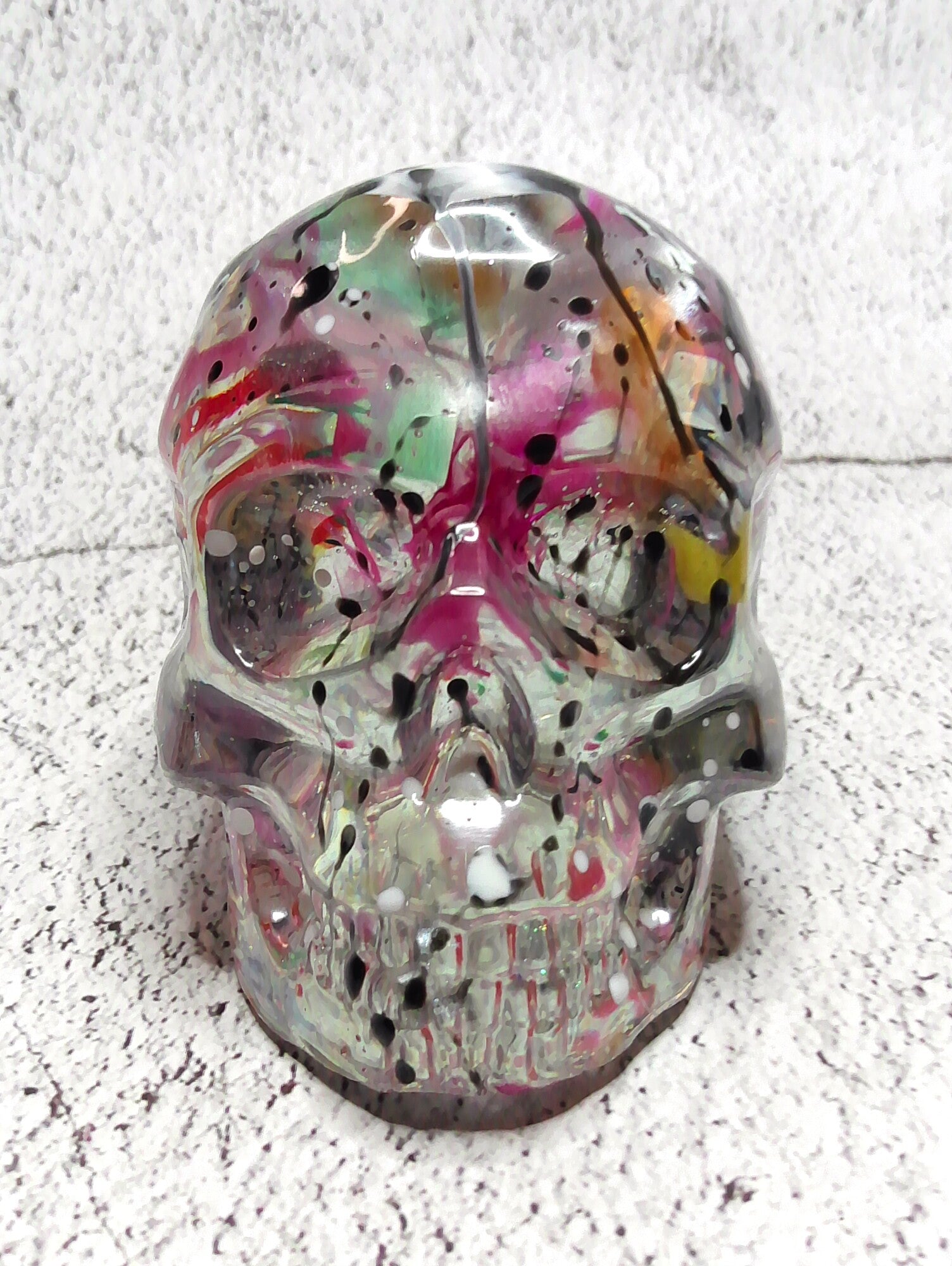 Crâne Coloré en Résine Époxy Fait Main | Décoration Gothique Unique | Skull Artistique | Cadeau Original | Décor Alternative