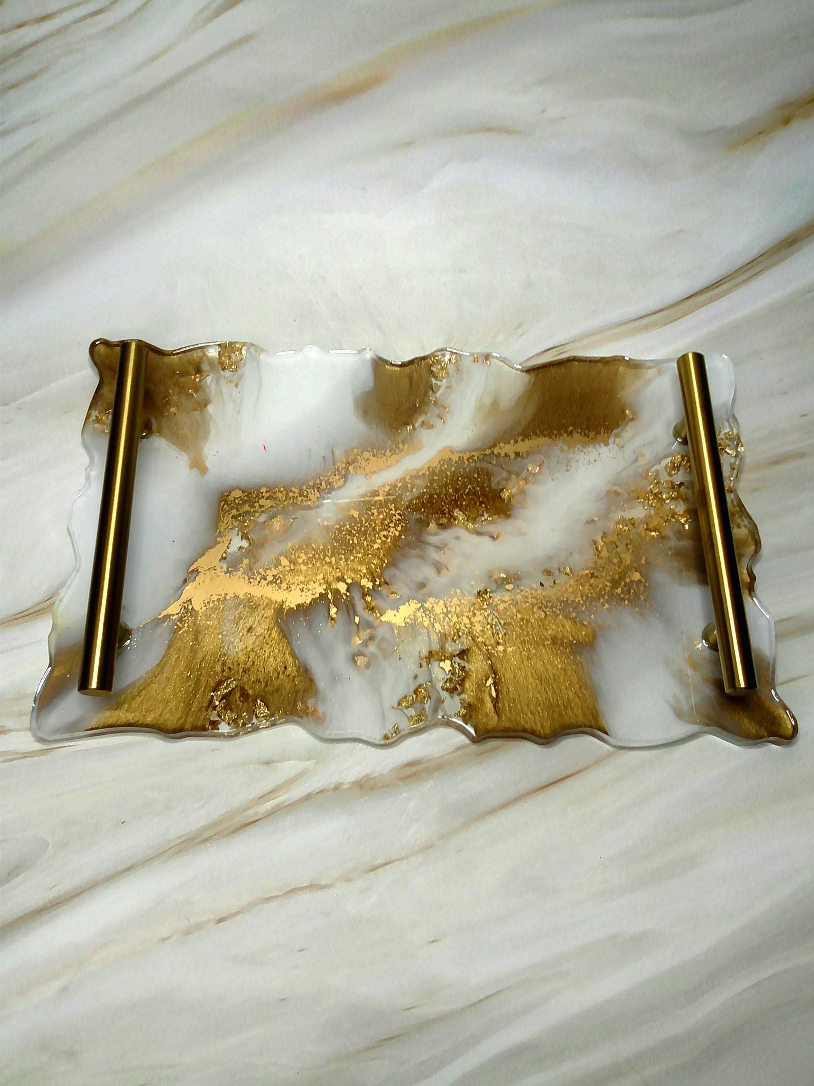 Plateau de Service en Résine Époxy Blanc et Or | Décoration de Luxe Fait Main | Plateau Décoratif Élégant | Cadeau Maison Unique